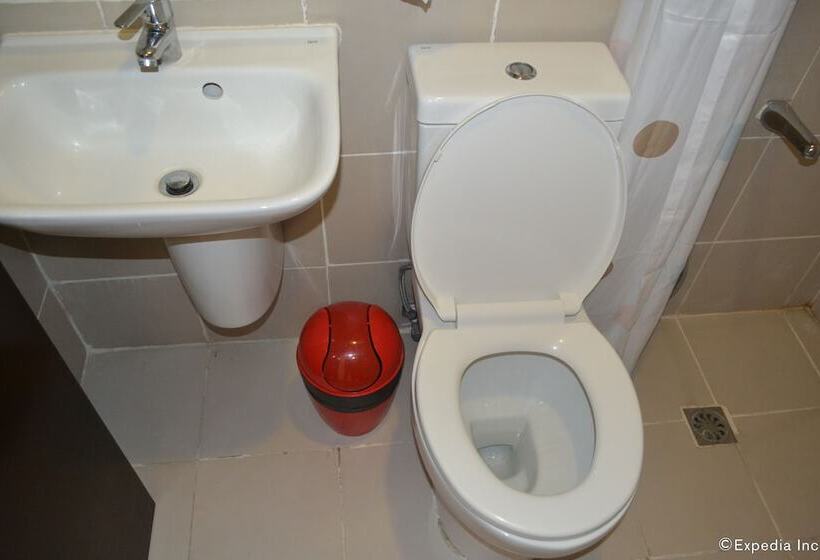 בית מלון כפרי Columbus Plaza