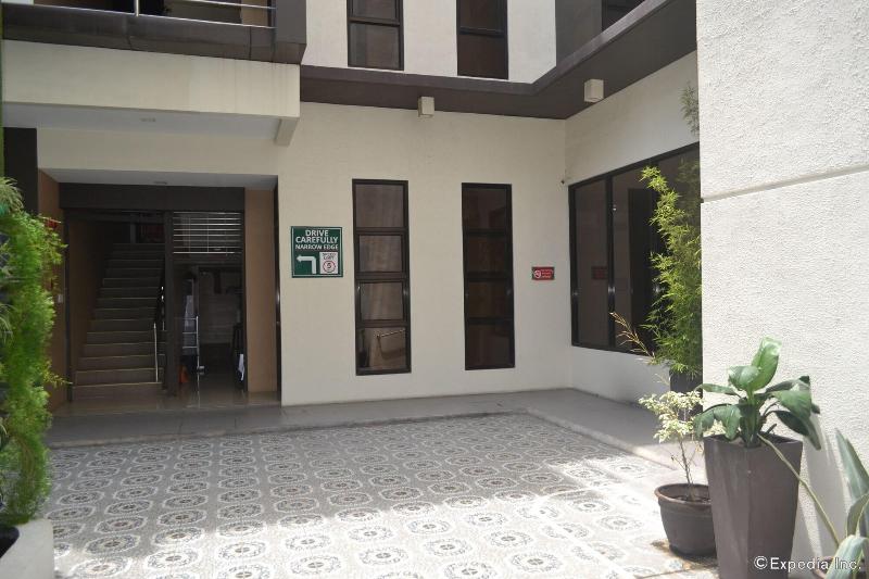 בית מלון כפרי Columbus Plaza