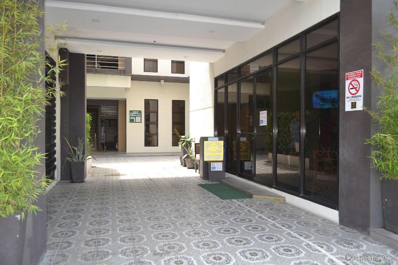 בית מלון כפרי Columbus Plaza