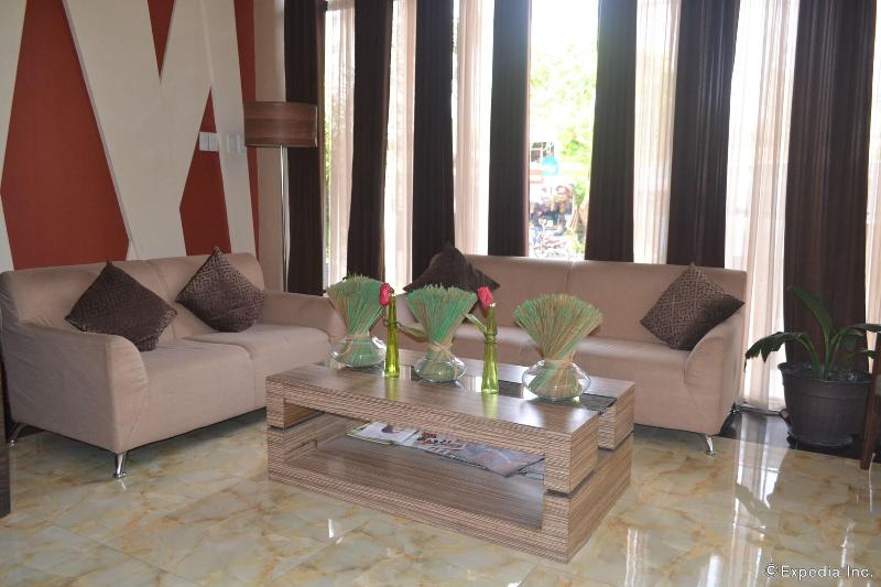 בית מלון כפרי Columbus Plaza