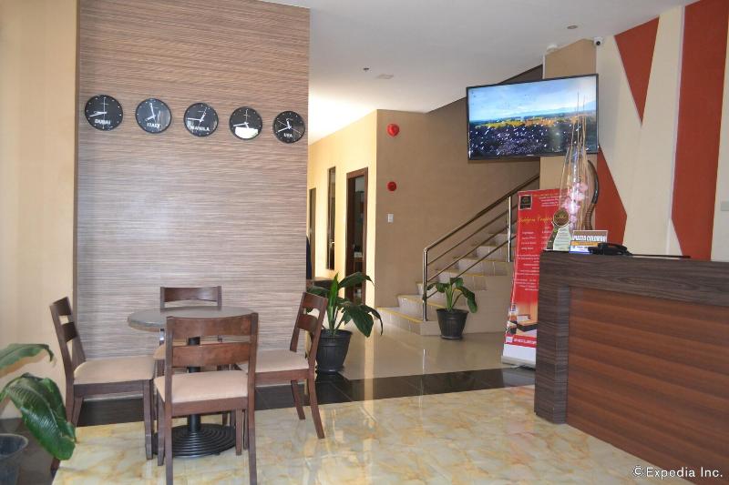 בית מלון כפרי Columbus Plaza