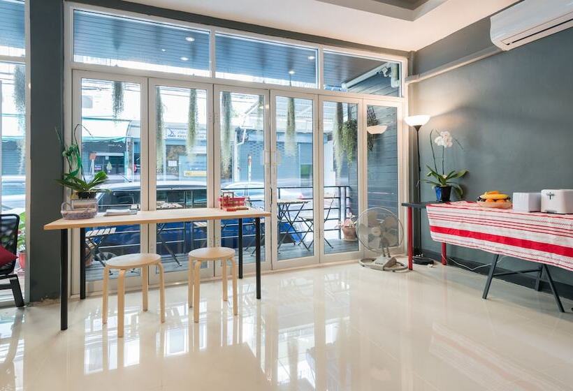 هتل The Little Pig Sukhumvit