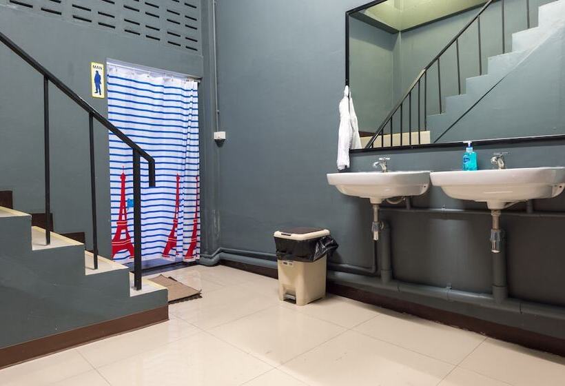 هتل The Little Pig Sukhumvit