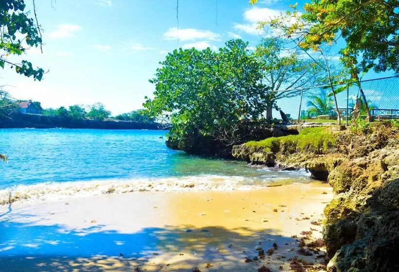 پانسیون Le Mer Guest House & Villa Lucea