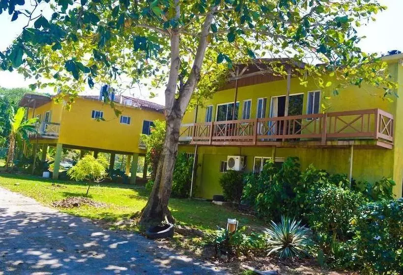پانسیون Le Mer Guest House & Villa Lucea