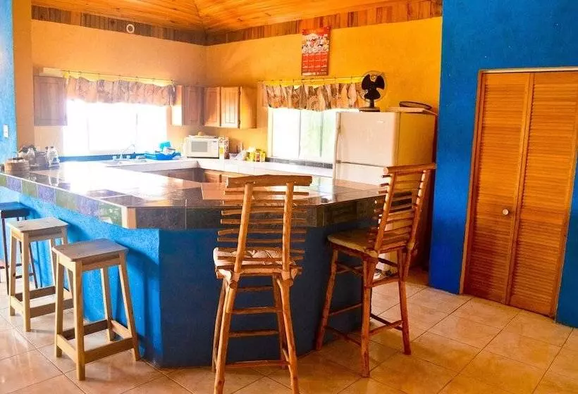 پانسیون Le Mer Guest House & Villa Lucea