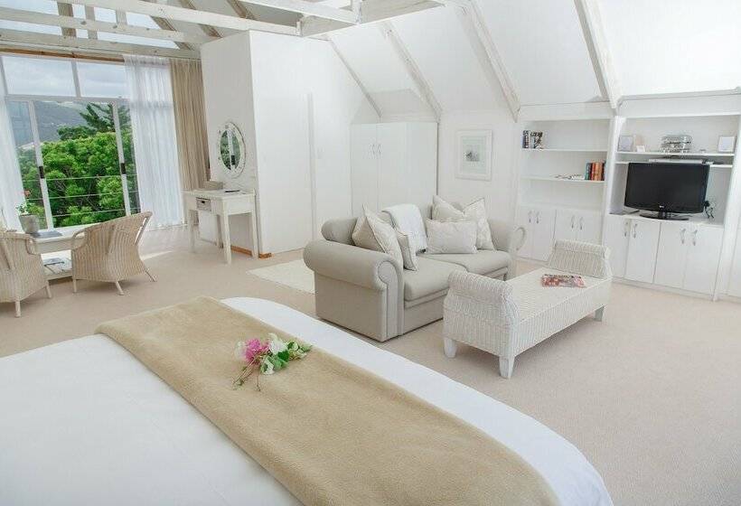 פנסיון Whales Way Ocean Retreat