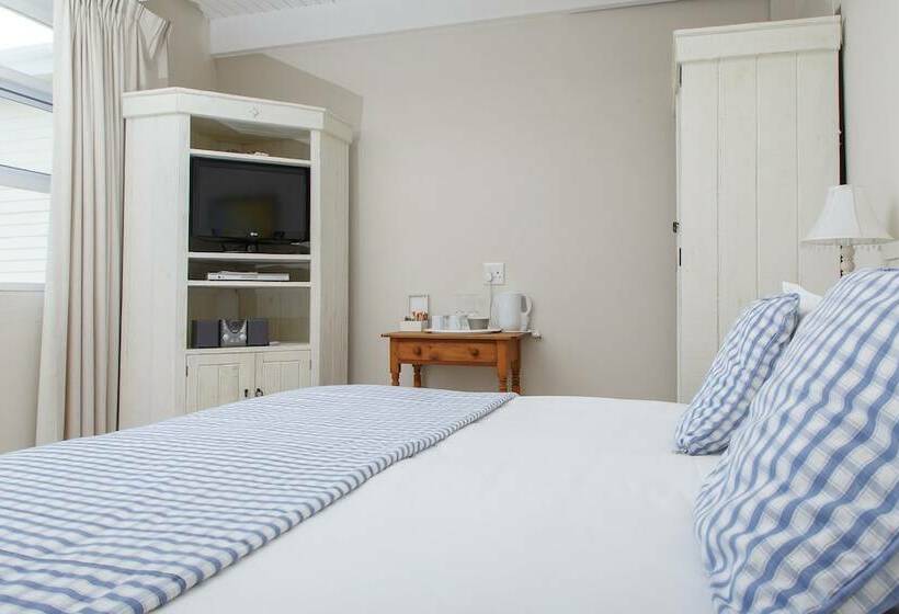 פנסיון Whales Way Ocean Retreat