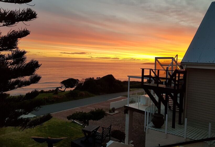 פנסיון Whales Way Ocean Retreat