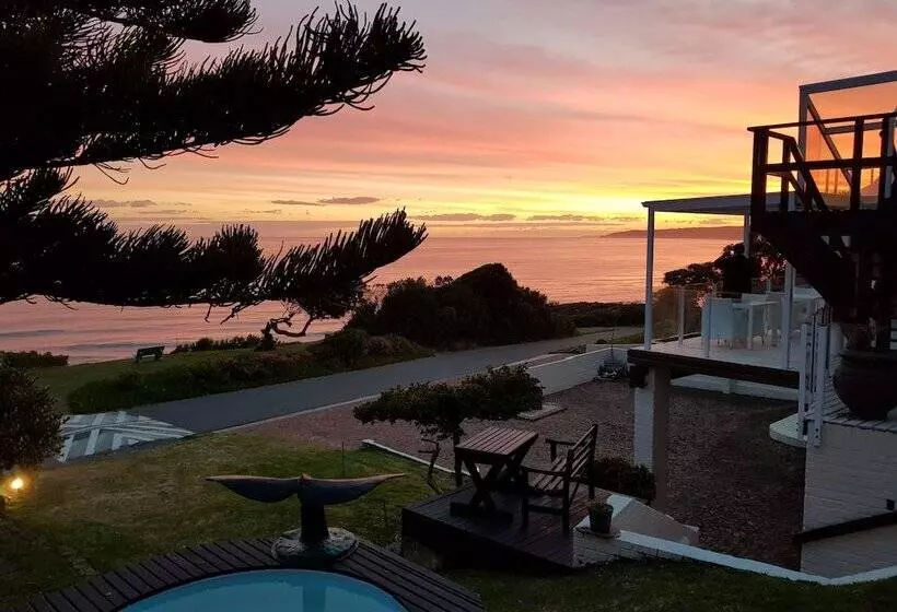 پانسیون Whales Way Ocean Retreat