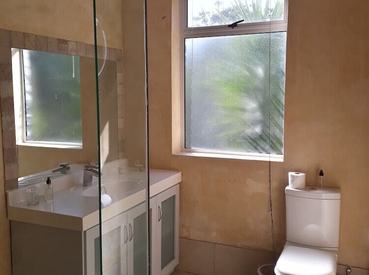 פנסיון Whales Way Ocean Retreat