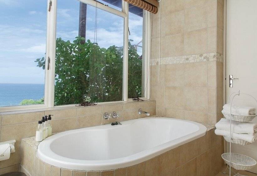 פנסיון Whales Way Ocean Retreat