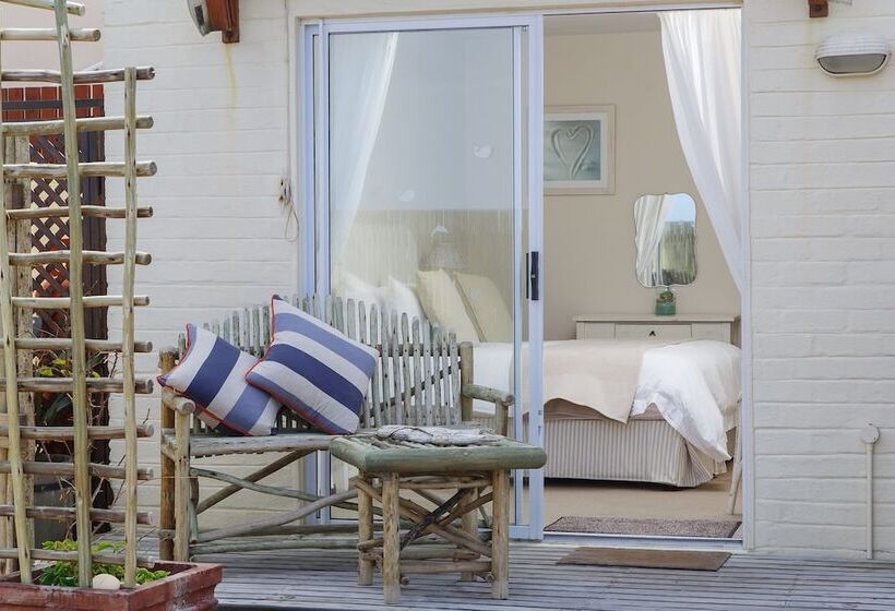 פנסיון Whales Way Ocean Retreat