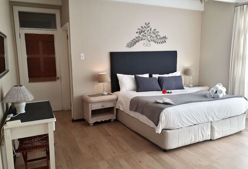 פנסיון Whales Way Ocean Retreat