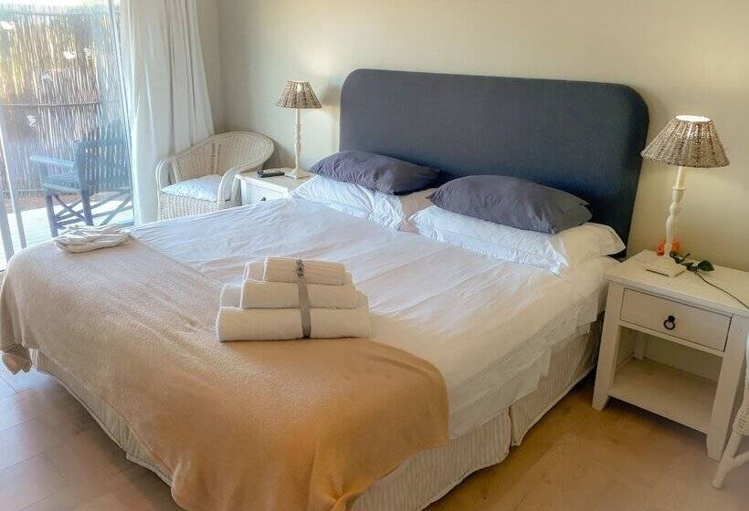 פנסיון Whales Way Ocean Retreat