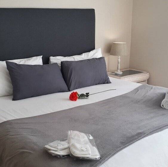 פנסיון Whales Way Ocean Retreat