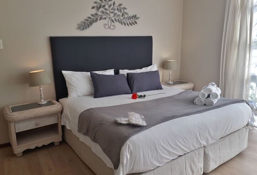 פנסיון Whales Way Ocean Retreat