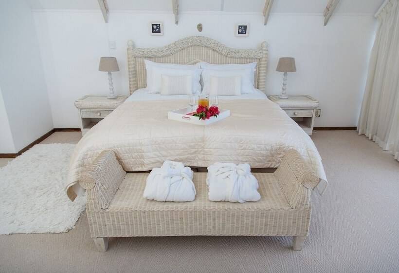 פנסיון Whales Way Ocean Retreat