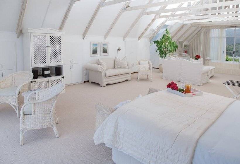 פנסיון Whales Way Ocean Retreat