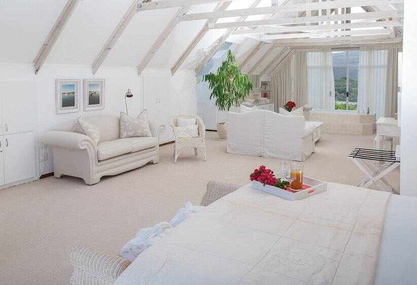 פנסיון Whales Way Ocean Retreat