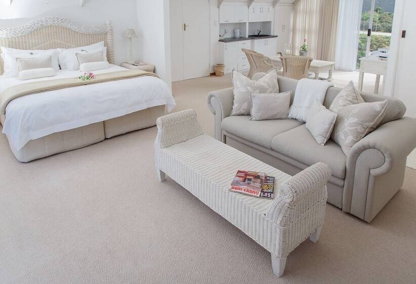 פנסיון Whales Way Ocean Retreat