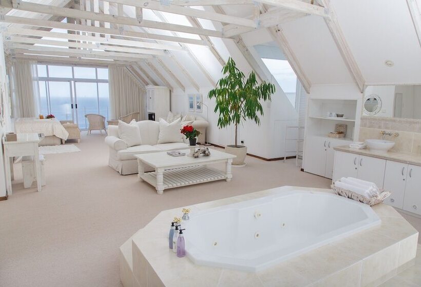 פנסיון Whales Way Ocean Retreat