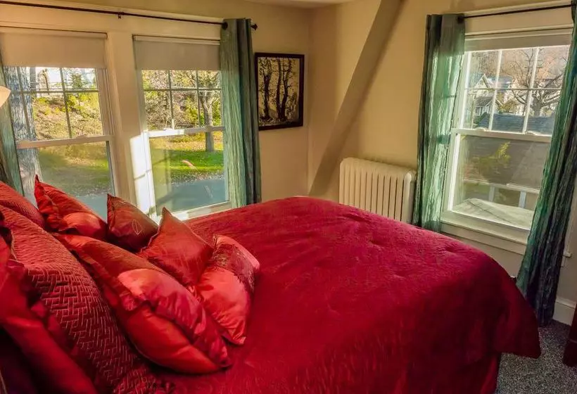 Enchanted Cottage On Glen  Entire House Rental