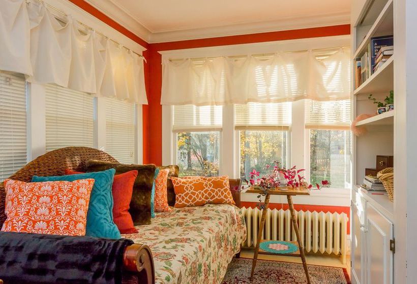 Enchanted Cottage On Glen Entire House Rental