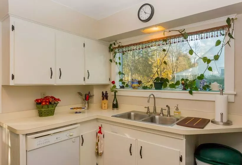 Enchanted Cottage On Glen  Entire House Rental