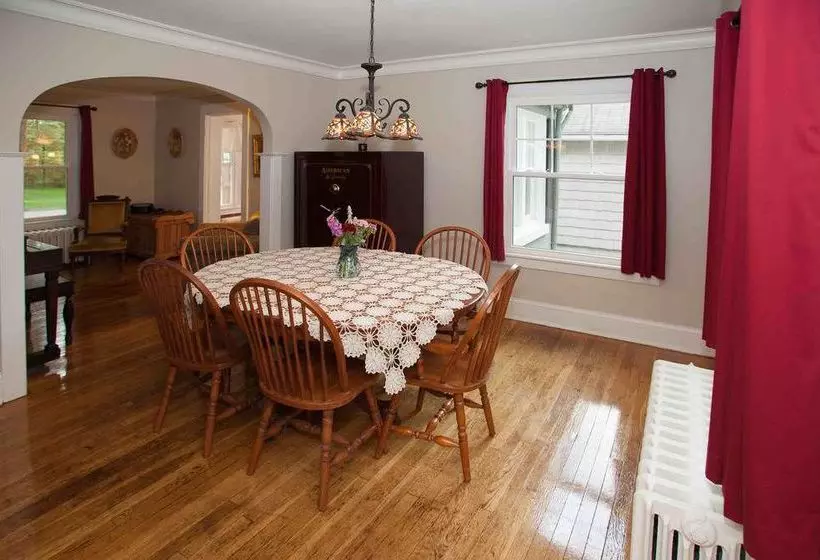 Enchanted Cottage On Glen  Entire House Rental