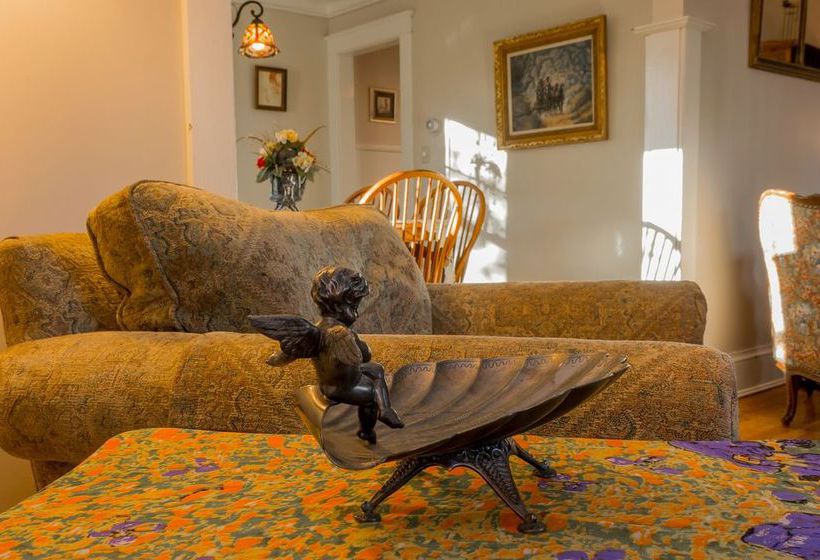 Enchanted Cottage On Glen Entire House Rental