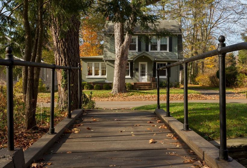 Enchanted Cottage On Glen Entire House Rental