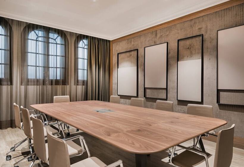 Otel Círculo Gran Vía, Autograph Collection