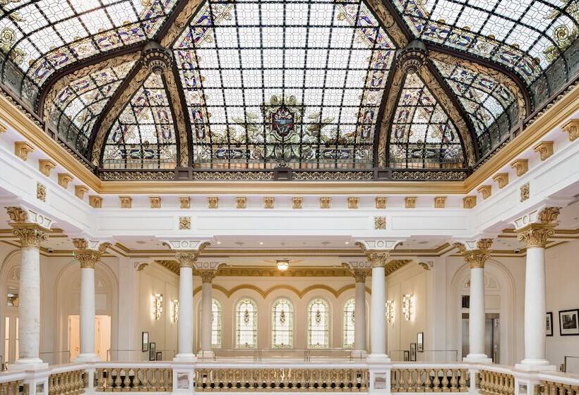 Otel Círculo Gran Vía, Autograph Collection