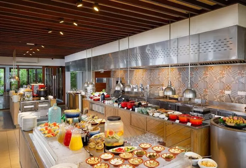 هتل Grand Park Kodhipparu Maldives   Child Stay & Eat Free Until 30 Nov 2024