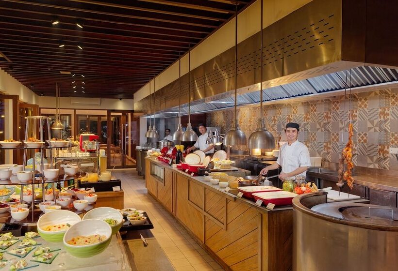 هتل Grand Park Kodhipparu Maldives   Child Stay & Eat Free Until 30 Nov 2024