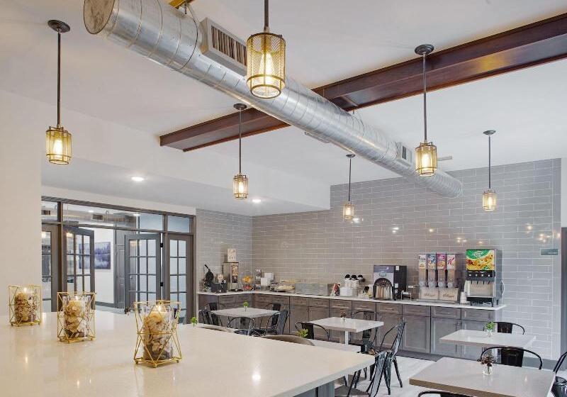 فندق Iris Garden Inn