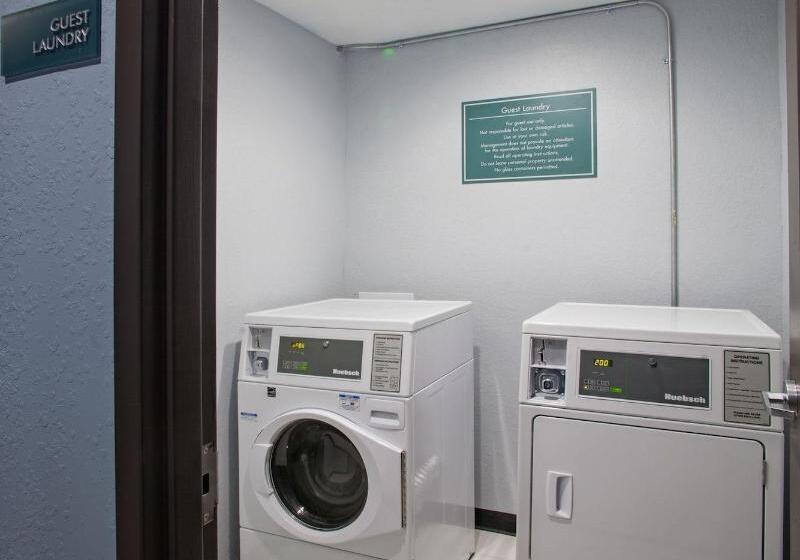 فندق Iris Garden Inn