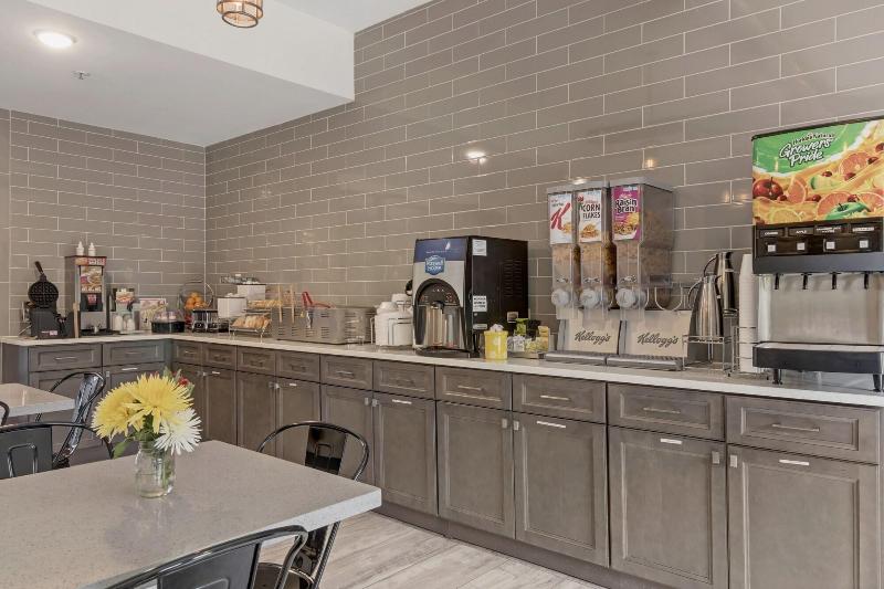 فندق Iris Garden Inn