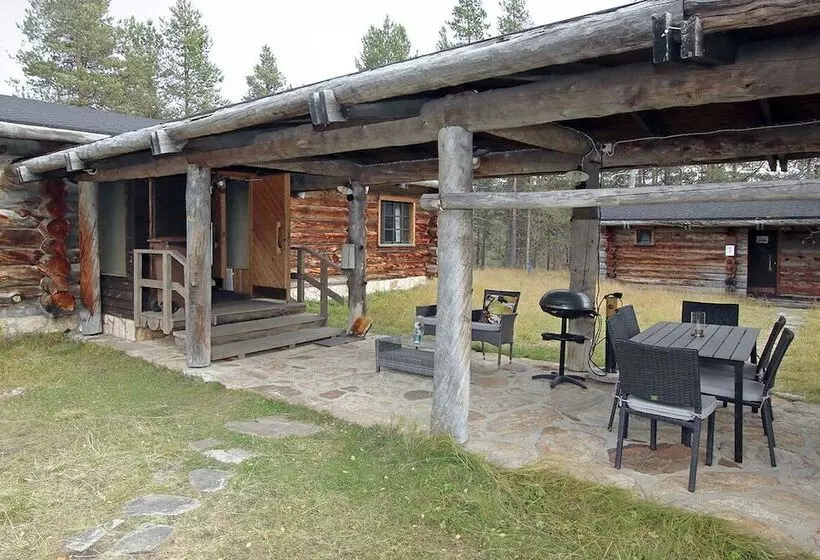Hotelli Kuukkeli Log Houses Porakka Inn