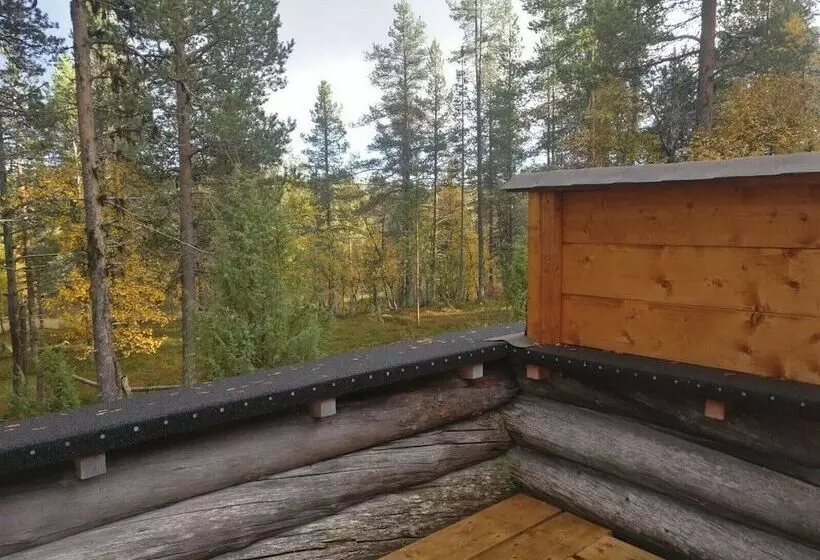 Hotelli Kuukkeli Log Houses Porakka Inn