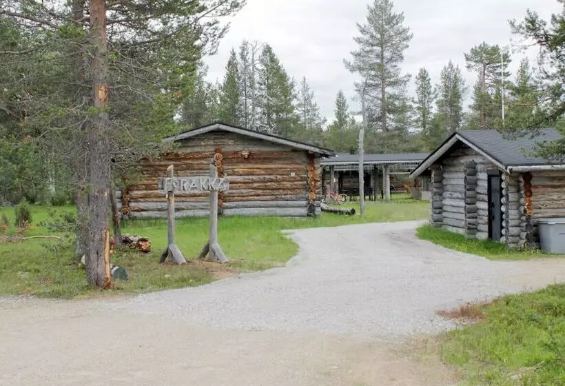 Hotelli Kuukkeli Log Houses Porakka Inn