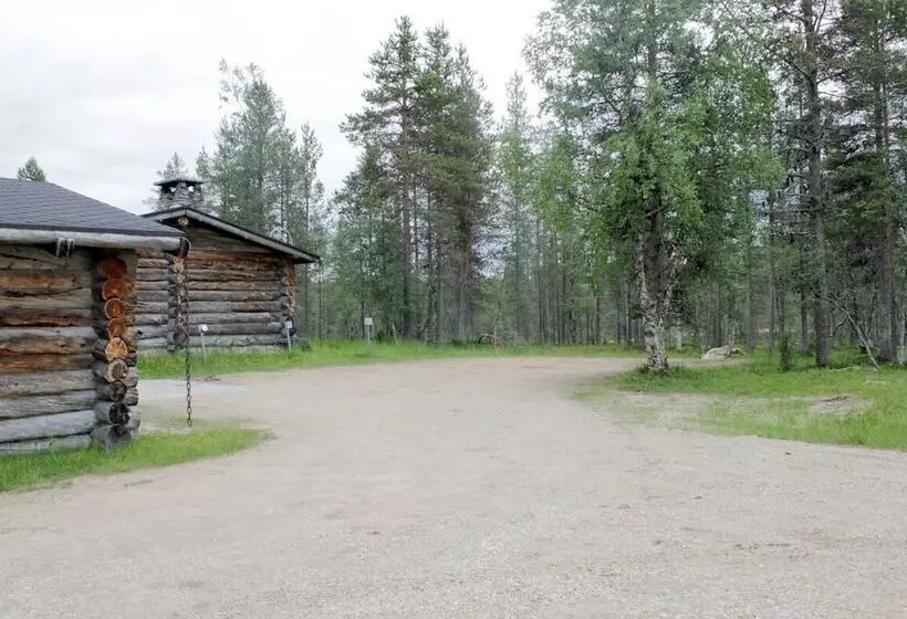 Hotelli Kuukkeli Log Houses Porakka Inn