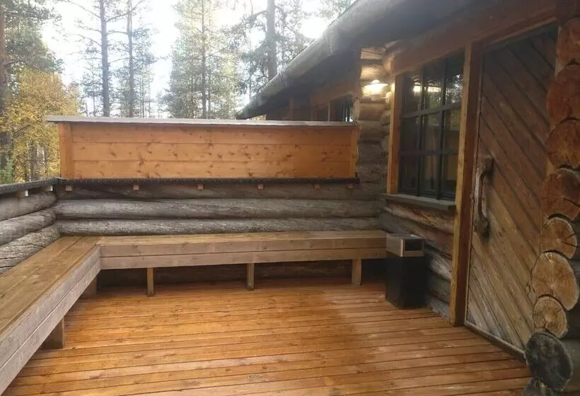 Hotelli Kuukkeli Log Houses Porakka Inn