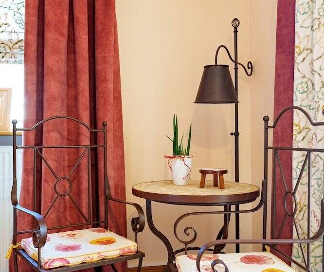 هتل Les Jardins D'anaïs