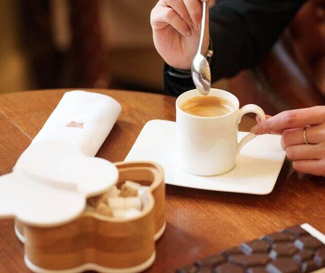 هتل Les Jardins D'anaïs