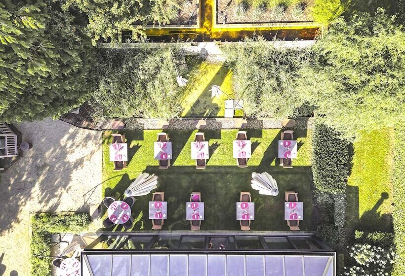 هتل Les Jardins D'anaïs