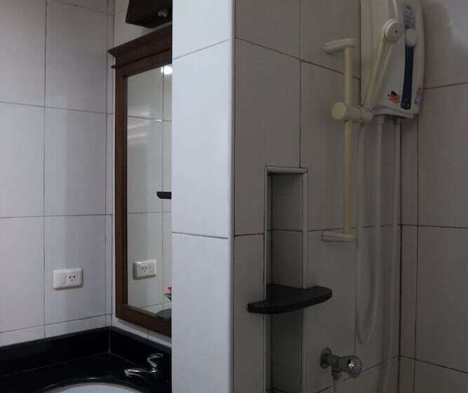 בית מלון כפרי Nikom Court