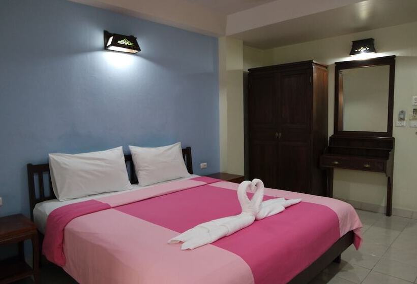 בית מלון כפרי Nikom Court