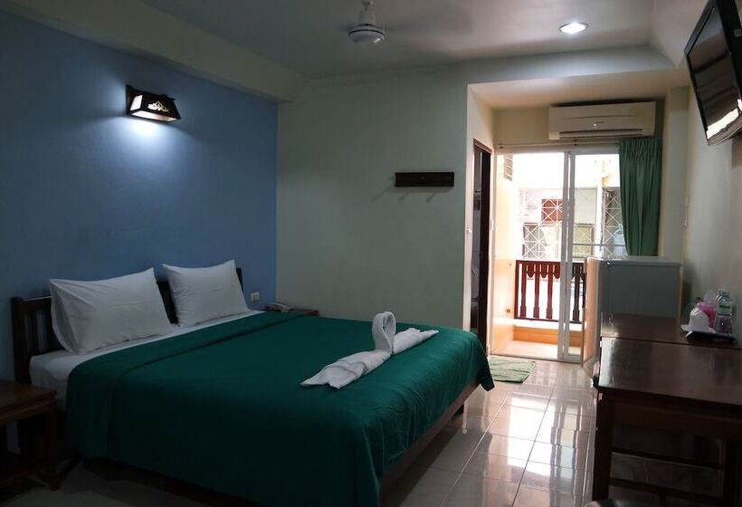 בית מלון כפרי Nikom Court